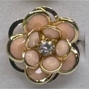 Fashion Jewelry Creamy Peach Flower Statement Ring - Expandable Band - NWOT
